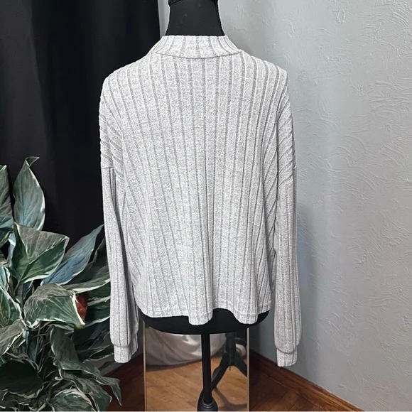 SHEIN Light Gray Ribbed Knit Sweatshirt - Picture 3 of 6